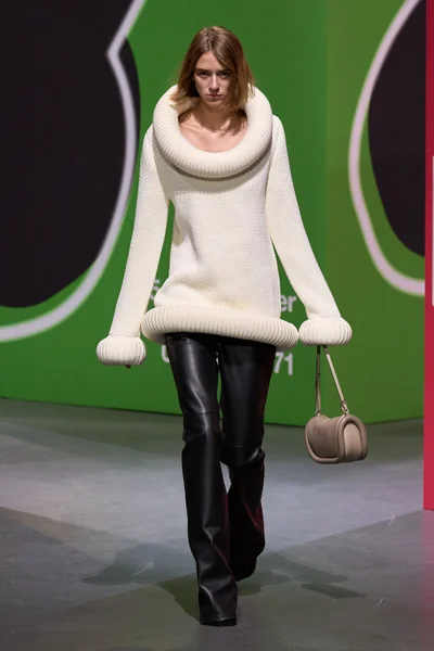 Look 48